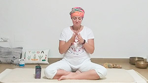 Yoga dinámico para estirar y flexibilizar la columna. Clase de Yoga online